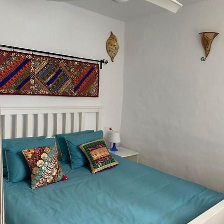 Cheerful One Bedroom Townhouse With Patio Árchez Kültér fotó