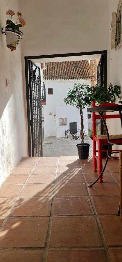 Cheerful One Bedroom Townhouse With Patio Árchez Kültér fotó