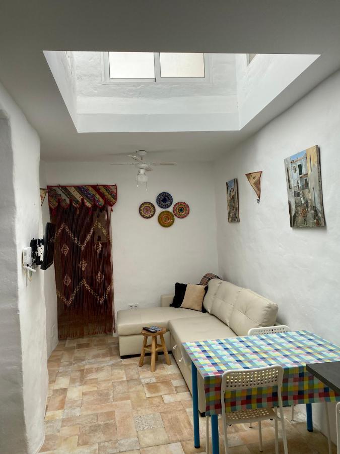 Cheerful One Bedroom Townhouse With Patio Árchez Kültér fotó