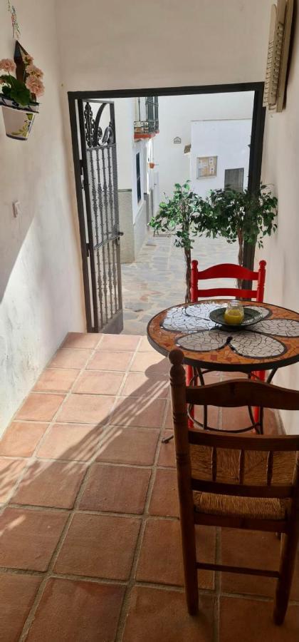 Cheerful One Bedroom Townhouse With Patio Árchez Kültér fotó
