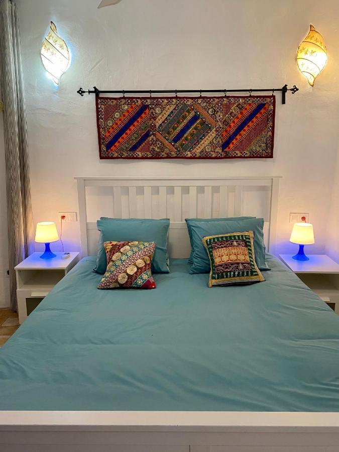 Cheerful One Bedroom Townhouse With Patio Árchez Kültér fotó