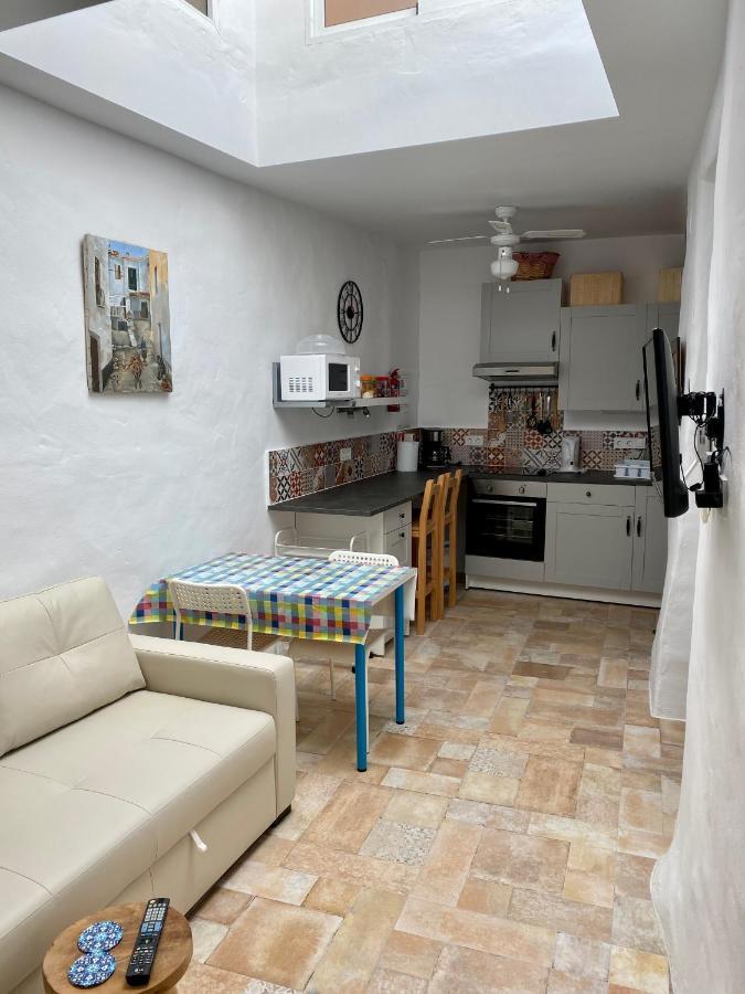 Cheerful One Bedroom Townhouse With Patio Árchez Kültér fotó
