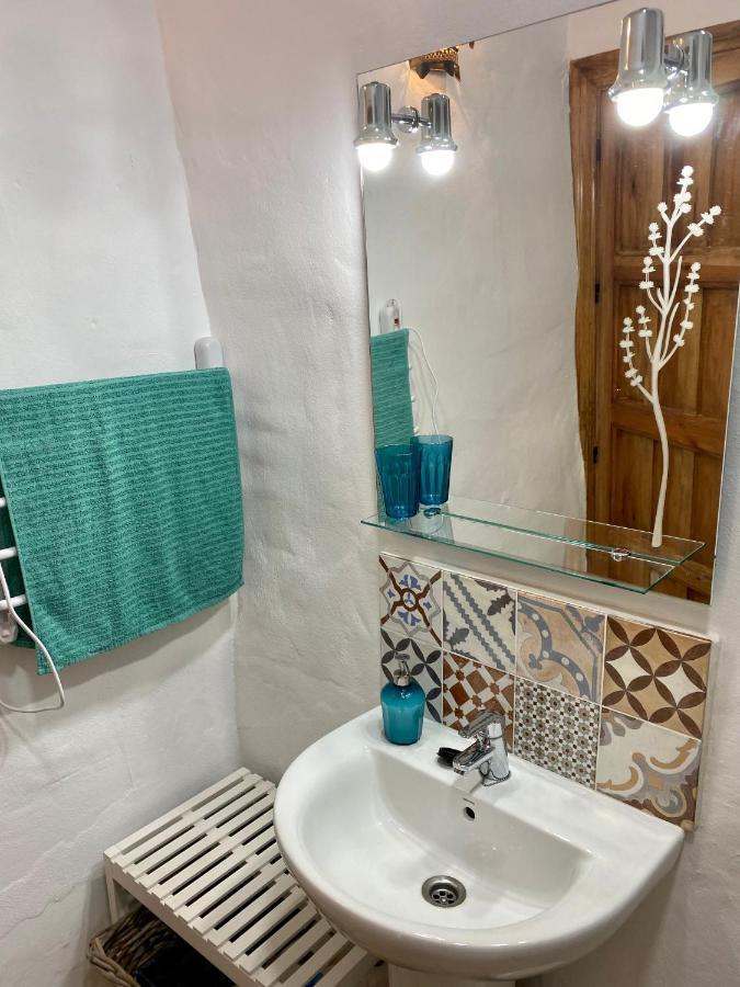 Cheerful One Bedroom Townhouse With Patio Árchez Kültér fotó